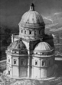 Bild 4: seitliche Ansicht der Wallfahrtskirche Sta. Maria della Consolazione in Todi